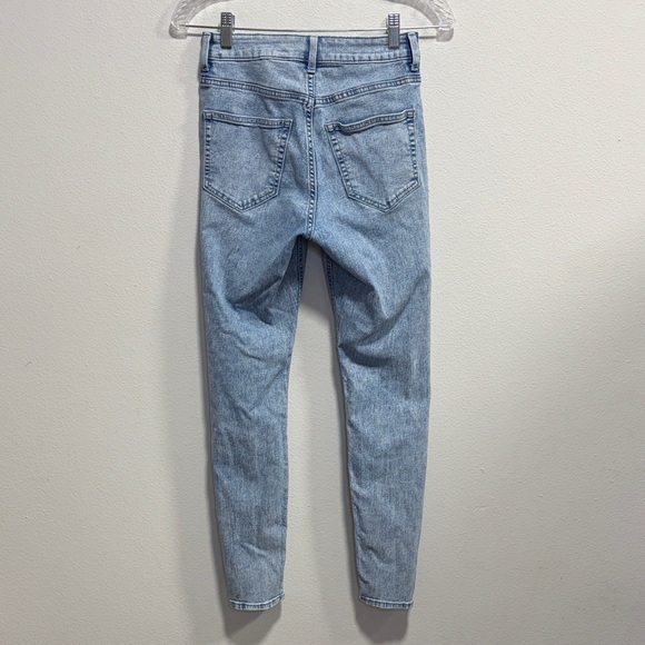 H&M Curvy Ultra High Waist Jeggings Acid Wash Distressed Ankle Jeans 2 - Picture 4 of 13